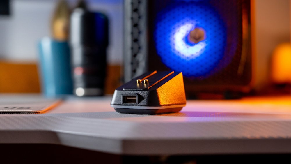 Endorfy dokovací stanice pro LIV a LIV Plus / USB port / RGB podsvícení / černá