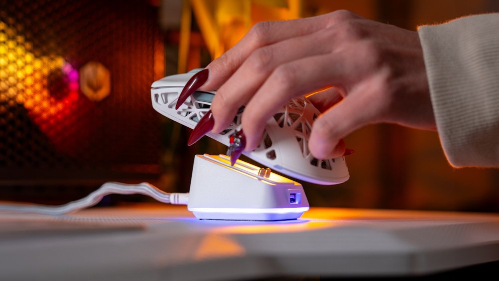 Endorfy dokovací stanice pro LIV a LIV Plus / USB port / RGB podsvícení / bílá