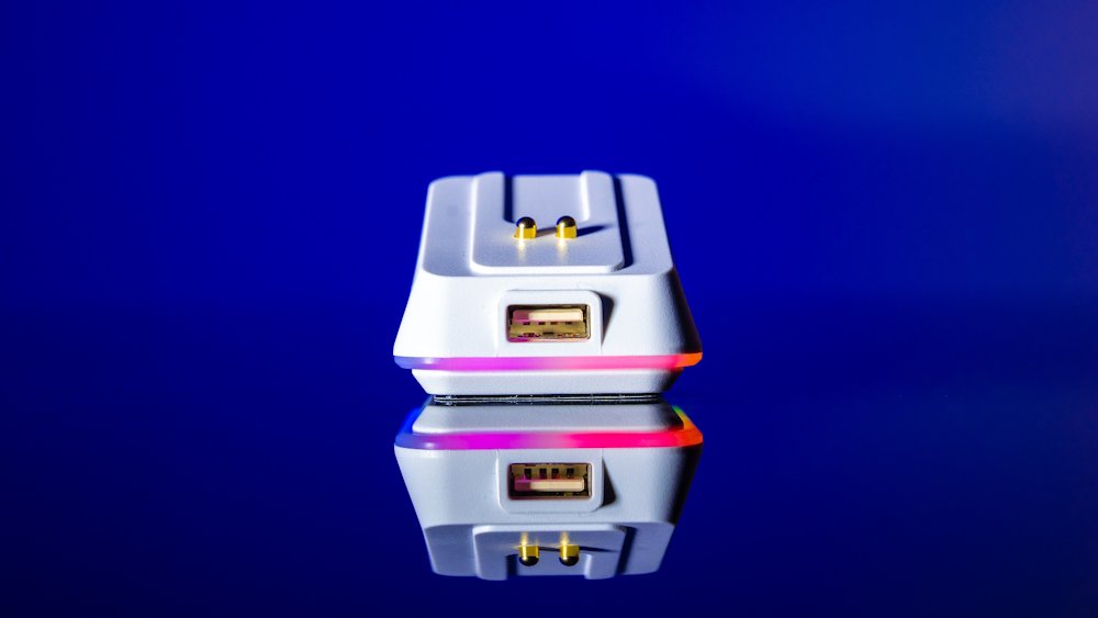 Endorfy dokovací stanice pro LIV a LIV Plus / USB port / RGB podsvícení / bílá