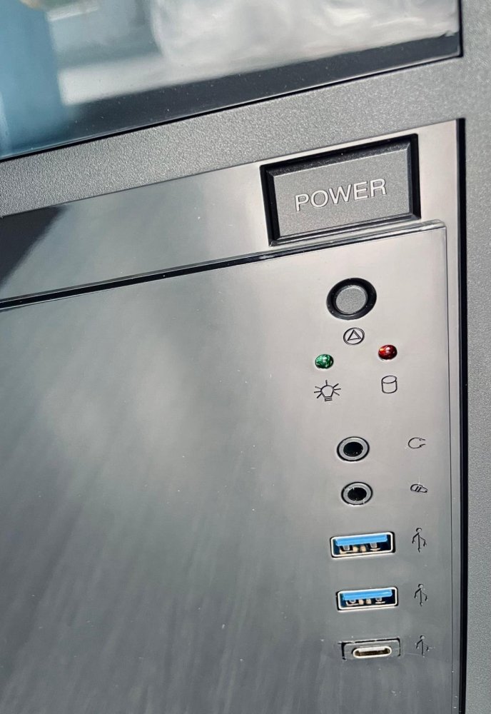 EUROCASE MidT ML M6-590B / mATX / bez zdroje / 2x USB 3.0 / USB-C / černá