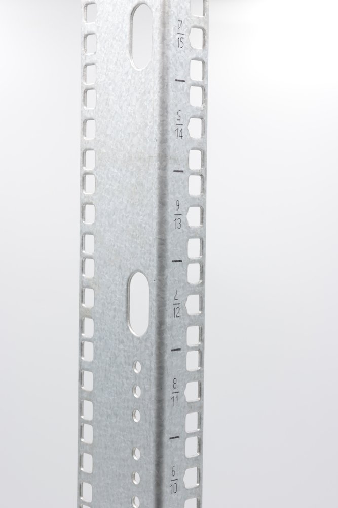 XtendLan Vertikální montážní lišta Telco 18U, pro servery šíře 480mm, stříbrná