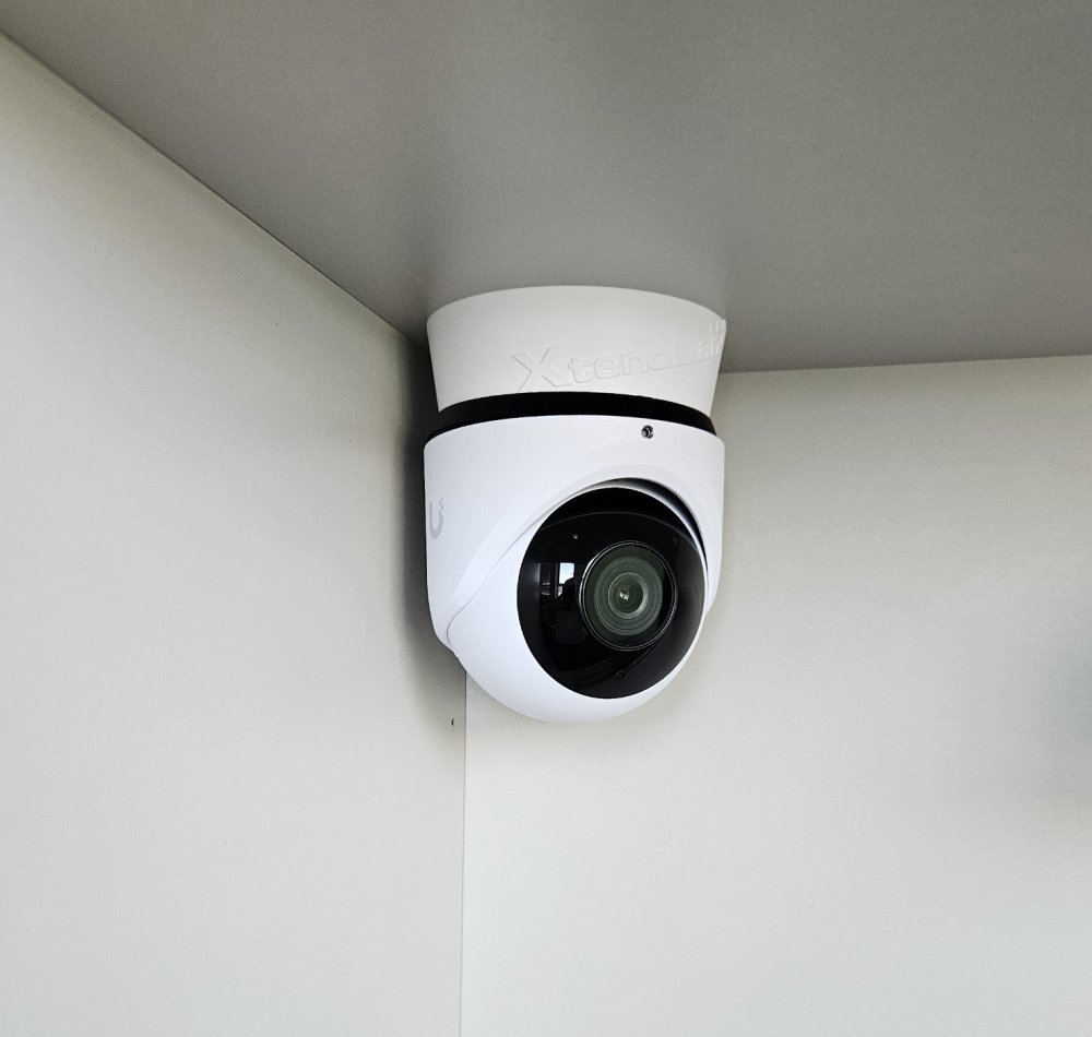 XtendLan Držák pro kameru UniFi G5 Turret Ultra, plast odolný UV záření, venkovní použití, bílý