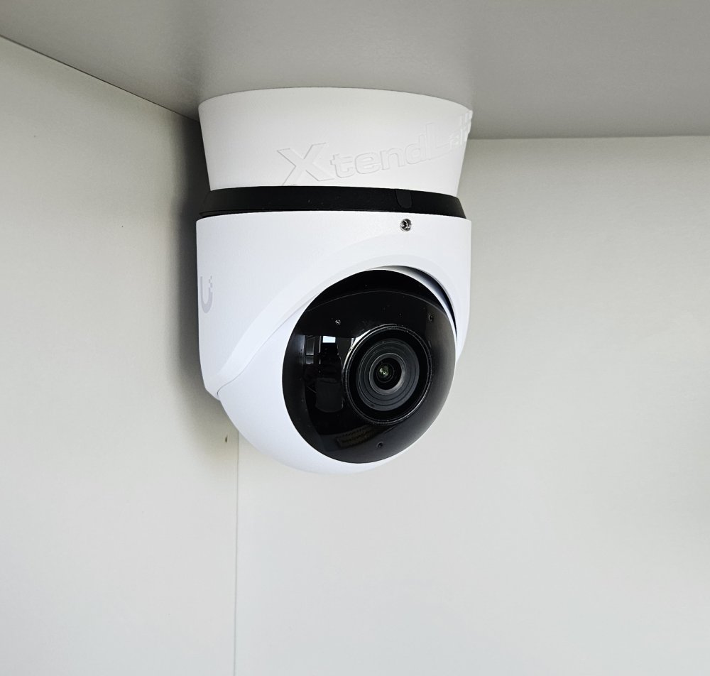 XtendLan Držák pro kameru UniFi G5 Turret Ultra, plast odolný UV záření, venkovní použití, bílý