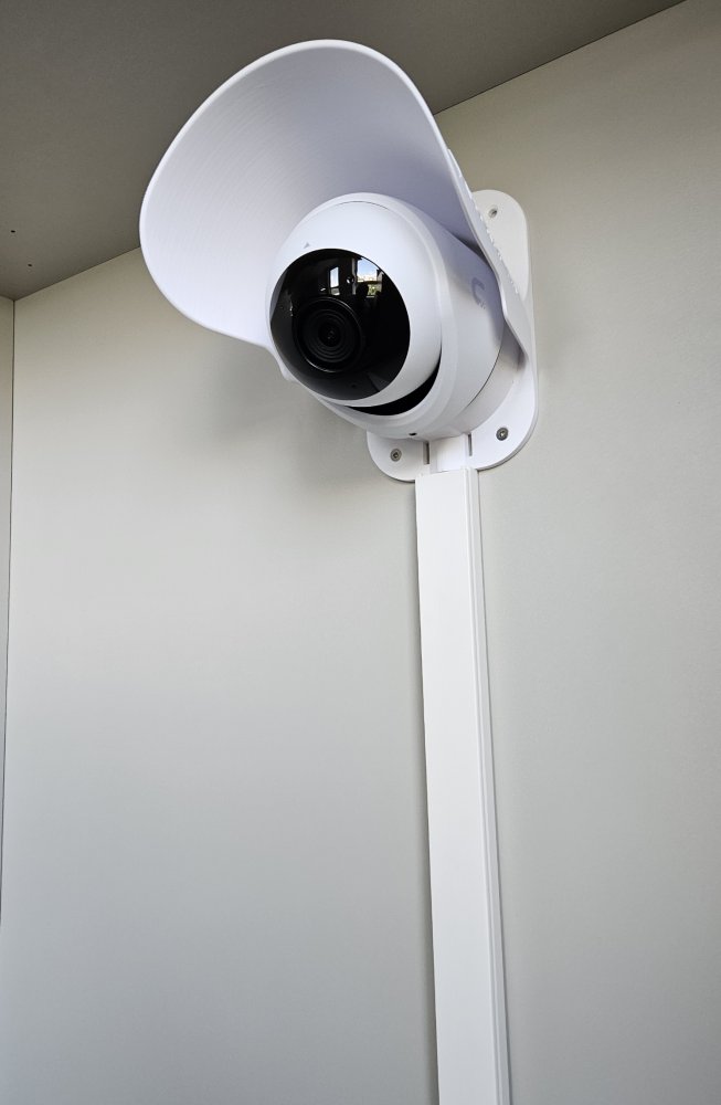 XtendLan Držák s krytem pro kameru UniFi G5 Turret Ultra a UniFi G6 Turret, plast odolný UV záření, venk. použití, bílý