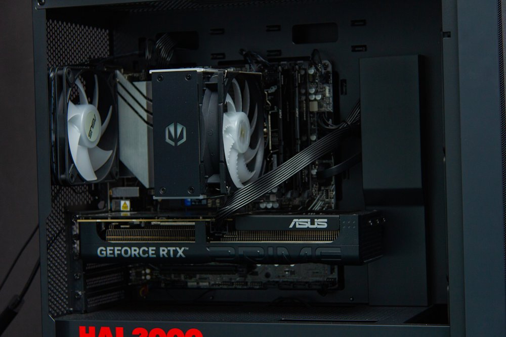 HAL3000 Online Gamer / AMD Ryzen 5 7600/ 32GB DDR5/ RTX 5060 Ti 16G/ 1TB PCIe SSD/ WiFi/ W11