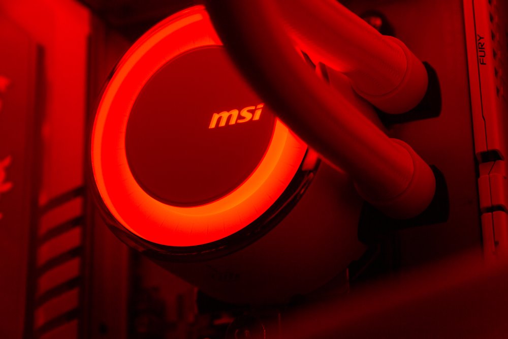 HAL3000 MČR Finale Elite White / AMD Ryzen 7 9800X3D/ 64GB DDR5/ RTX 5070 Ti/ 2TB PCIe SSD/ WiFi/ W11