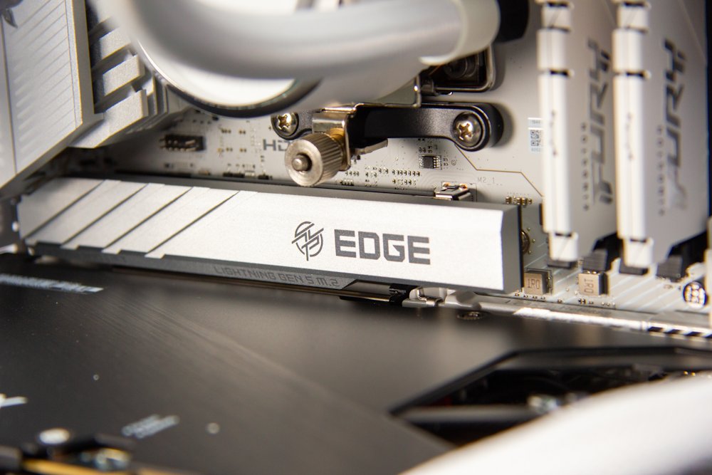 HAL3000 MČR Finale Elite White / AMD Ryzen 7 9800X3D/ 64GB DDR5/ RTX 5070 Ti/ 2TB PCIe SSD/ WiFi/ W11