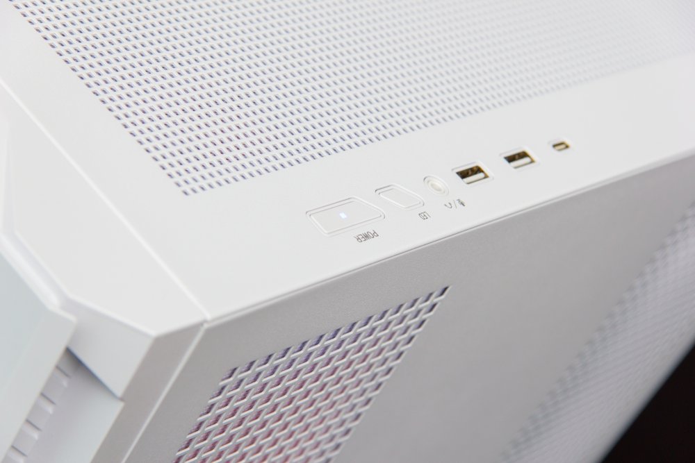 HAL3000 MČR Finale Elite White / AMD Ryzen 7 9800X3D/ 64GB DDR5/ RTX 5070 Ti/ 2TB PCIe SSD/ WiFi/ W11