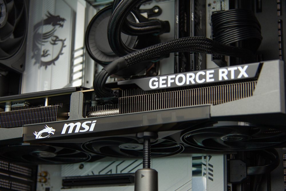 HAL3000 MČR Finale Elite / AMD Ryzen 7 9800X3D/ 64GB DDR5/ RTX 5070 Ti/ 2TB PCIe SSD/ WiFi/ W11