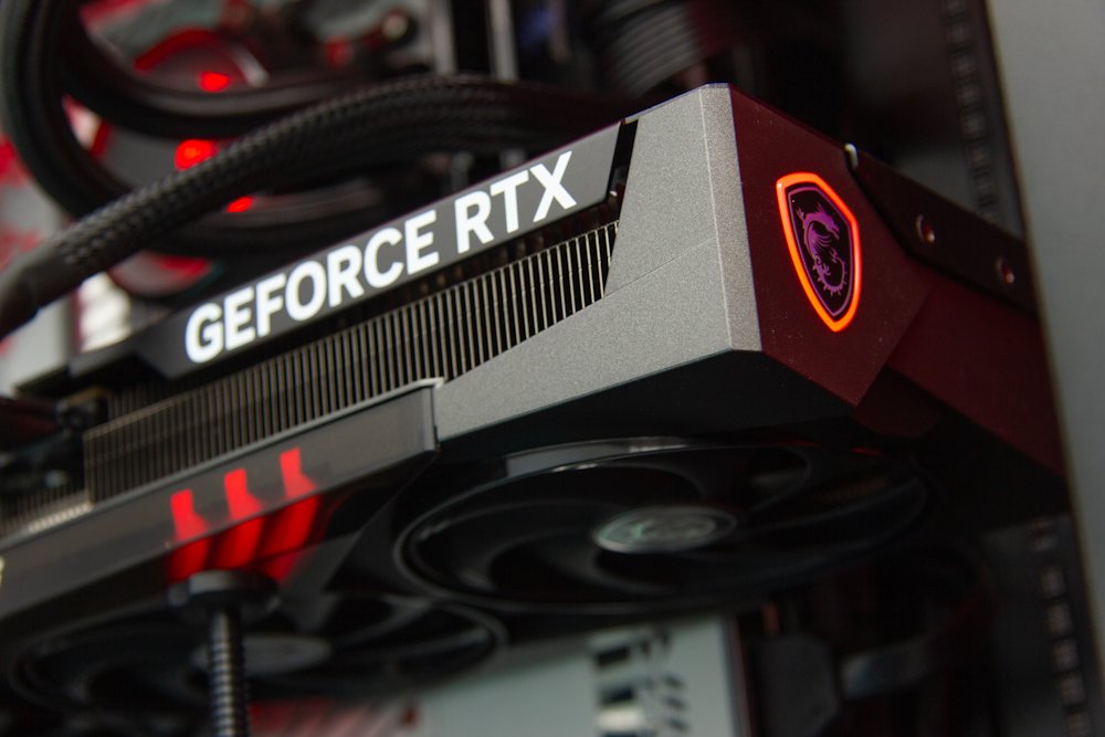 HAL3000 MČR Finale Elite / AMD Ryzen 7 9800X3D/ 64GB DDR5/ RTX 5070 Ti/ 2TB PCIe SSD/ WiFi/ W11