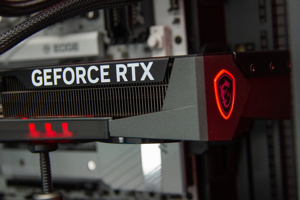 HAL3000 MČR Finale Elite / AMD Ryzen 7 9800X3D/ 64GB DDR5/ RTX 5070 Ti/ 2TB PCIe SSD/ WiFi/ W11