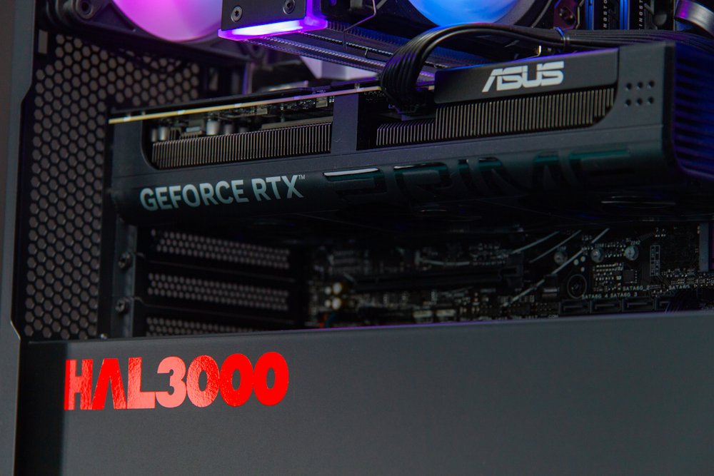 HAL3000 Alfa Gamer Pro / AMD Ryzen 7 7700/ 32GB DDR5/ RTX 5070/ 1TB PCIe4 SSD/ WiFi/ W11