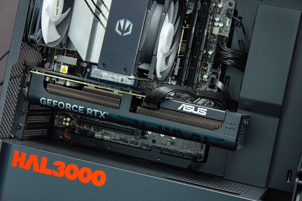 HAL3000 Alfa Gamer Pro / AMD Ryzen 7 7700/ 32GB DDR5/ RTX 5070/ 1TB PCIe4 SSD/ WiFi/ W11