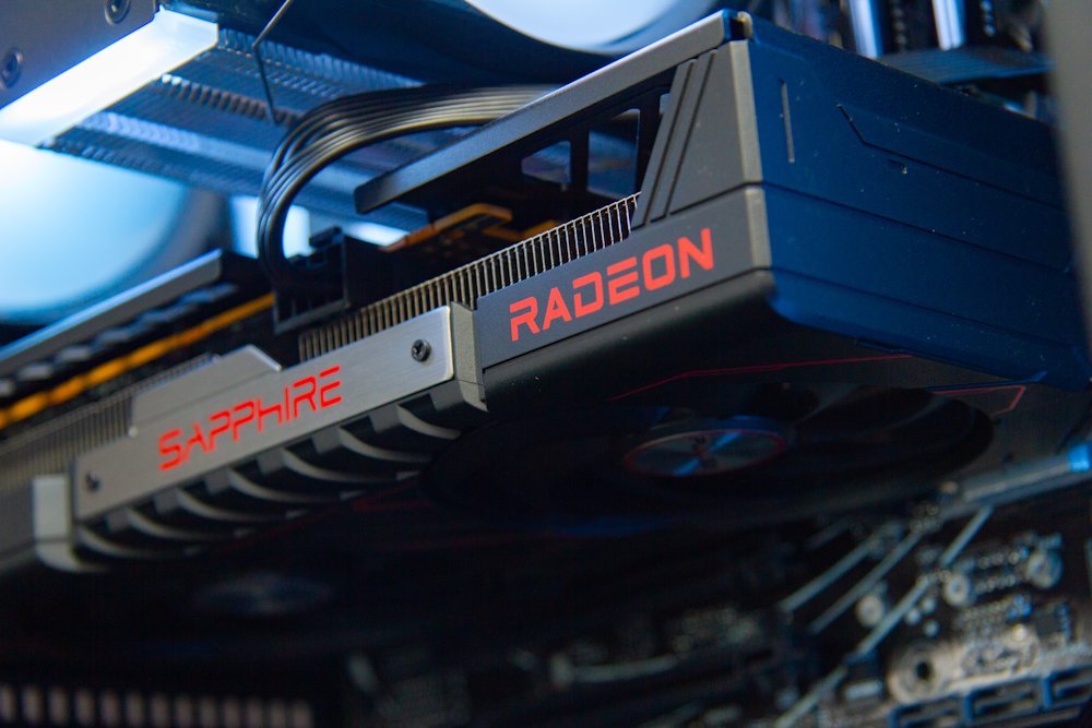 HAL3000 MČR Finale Elite / AMD Ryzen 7 7700/ 32GB DDR5/ RX 9060 XT 16G/ 1TB PCIe SSD/ WiFi/ W11