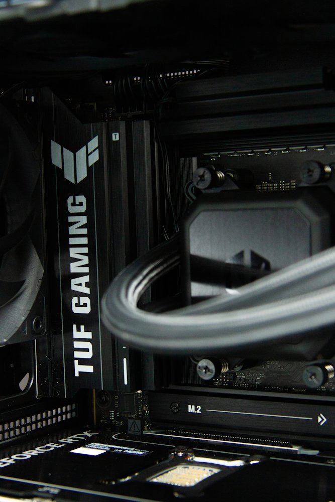 HAL3000 Alfa Gamer Micro AIO / AMD Ryzen 7 9800X3D/ 32GB DDR5/ RTX 5070 Ti/ 2TB PCIe4 SSD/ WiFi/ W11