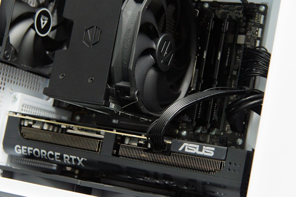 HAL3000 Alfa Gamer Micro Air White / AMD Ryzen 7 9800X3D/ 32GB DDR5/ RTX 5070 Ti/ 2TB PCIe4 SSD/ WiFi/ W11