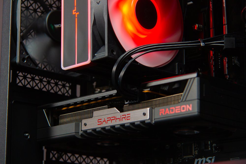 HAL3000 Online Gamer / AMD Ryzen 5 5600/ 32GB/ RX 9060 XT/ 1TB PCIe SSD/ WiFi/ W11