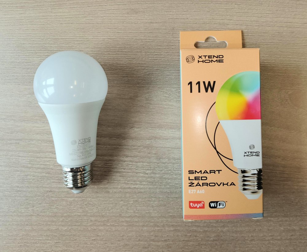 Xtend Home smart LED žárovka, E27, RGB+W, 11W, 1050lm, barevná, stmívatelná, WiFi, Tuya