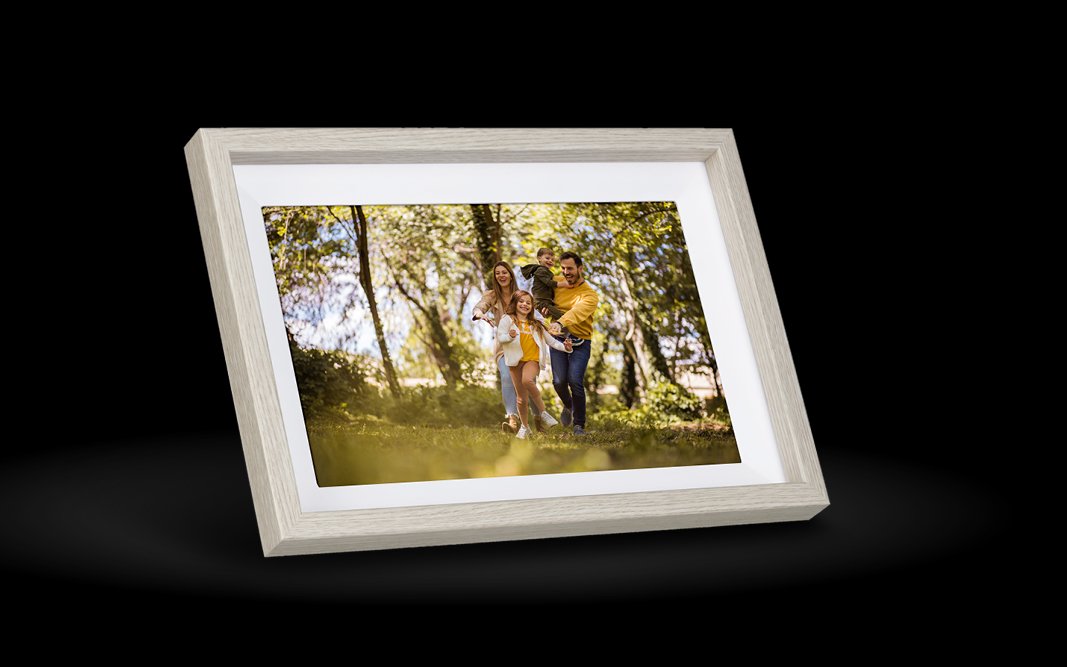 Rollei fotorámeček WiFi 108/ úhlopříčka 10.1"/ 32GB/ 2W/ Frameo APP/ Světlé dřevo