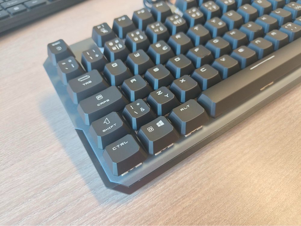 MSI herní klávesnice STRIKE 600 Silent/ drátová/ mechanická/ RGB podsvícení/ USB/ CZ+SK layout