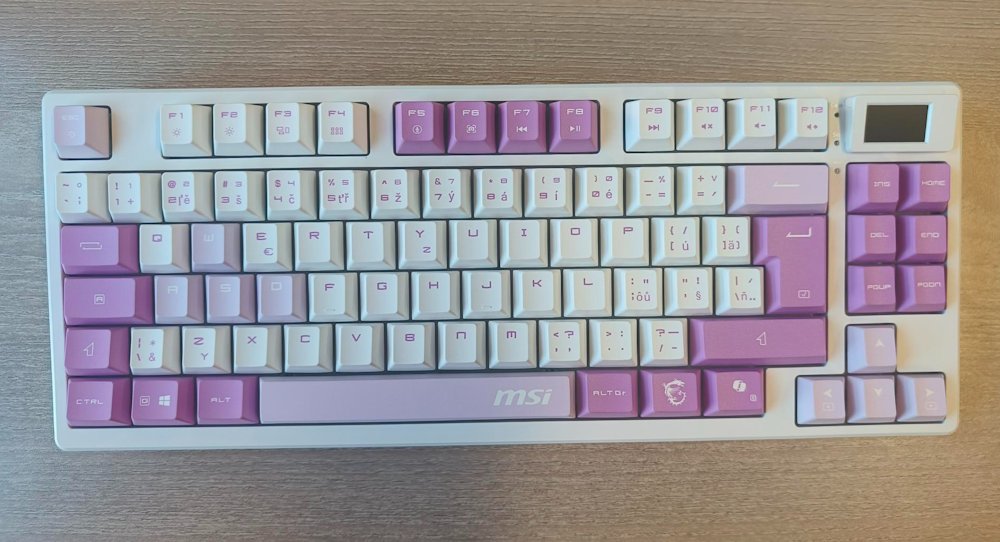 MSI herní klávesnice FORGE GK600 TKL Violet/ bezdrátová 2,4GHz+BT/ mechanická/ RGB/ USB-C/ display/ CZ+SK layout