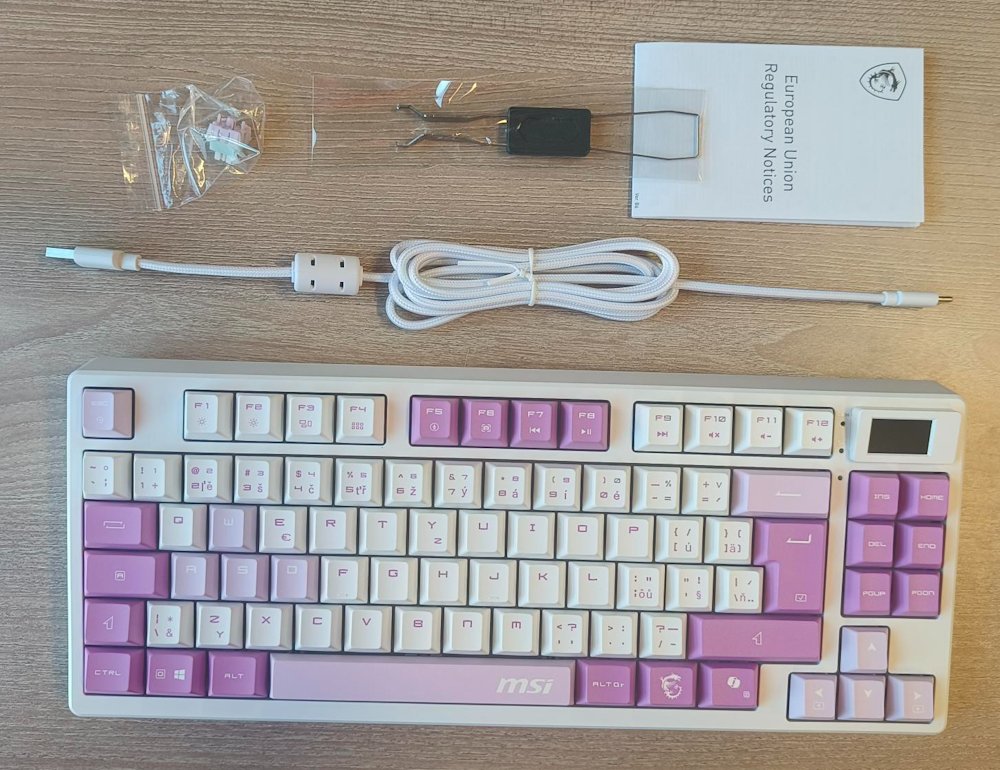 MSI herní klávesnice FORGE GK600 TKL Violet/ bezdrátová 2,4GHz+BT/ mechanická/ RGB/ USB-C/ display/ CZ+SK layout