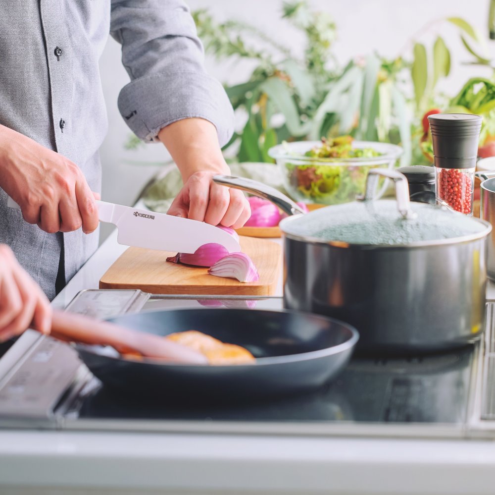 Kyocera Keramický hrnec 3,5 l, nerezová rukojeť