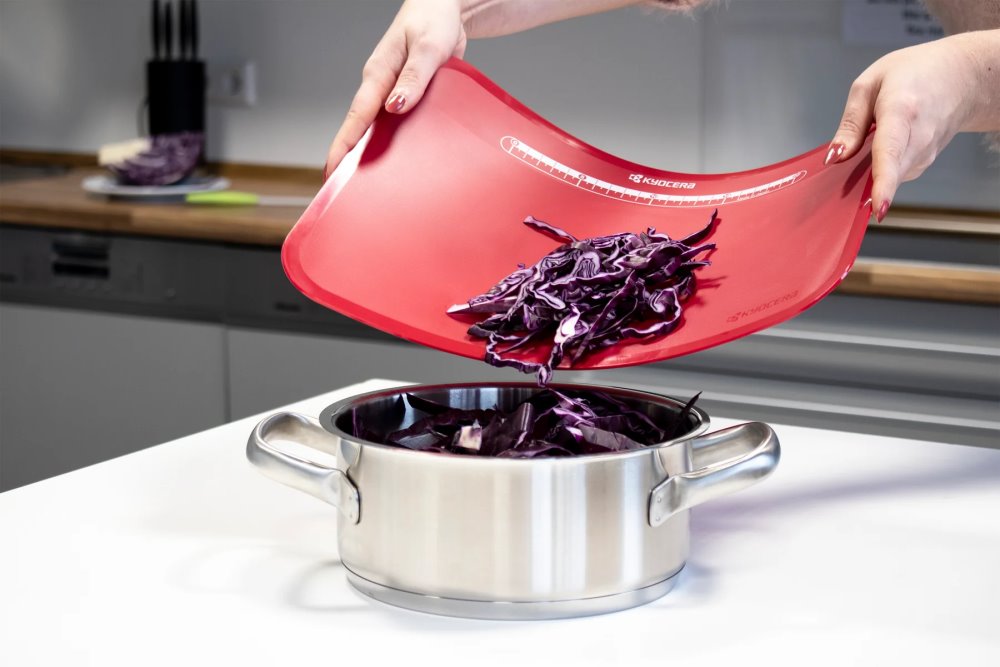 Kyocera Krájecí deska velká 370×250×2 mm, červená