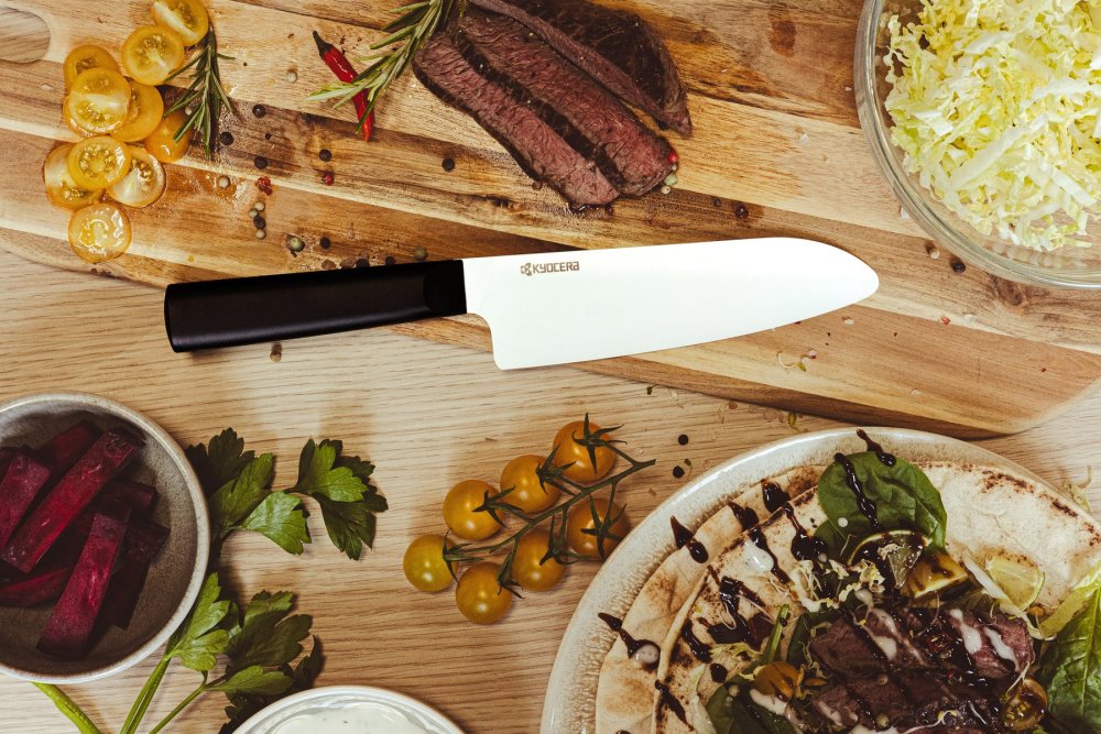 Kyocera Nůž Santoku 14 cm, bílá čepel, černá rukojeť