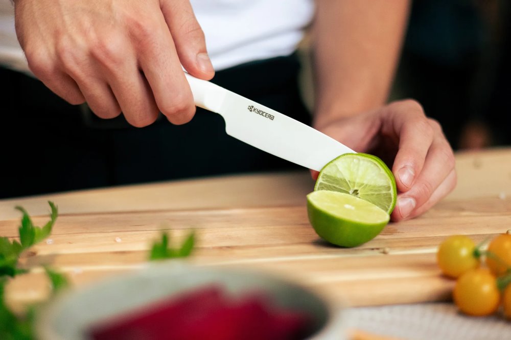 Kyocera Univerzální nůž 11 cm, bílá čepel, bílá rukojeť