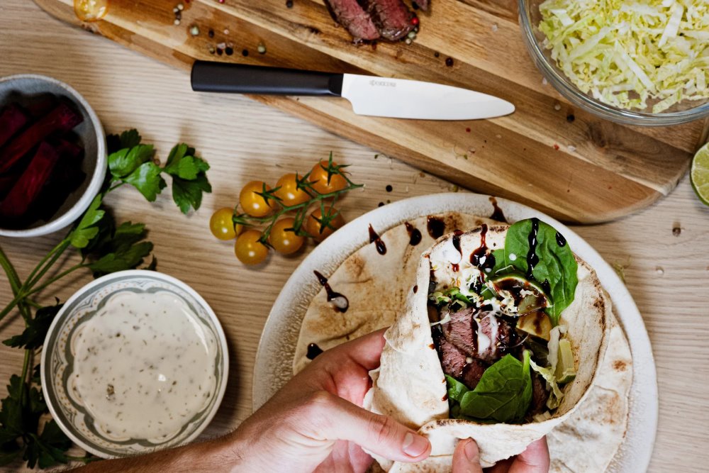 Kyocera Univerzální nůž 11 cm, bílá čepel, černá rukojeť