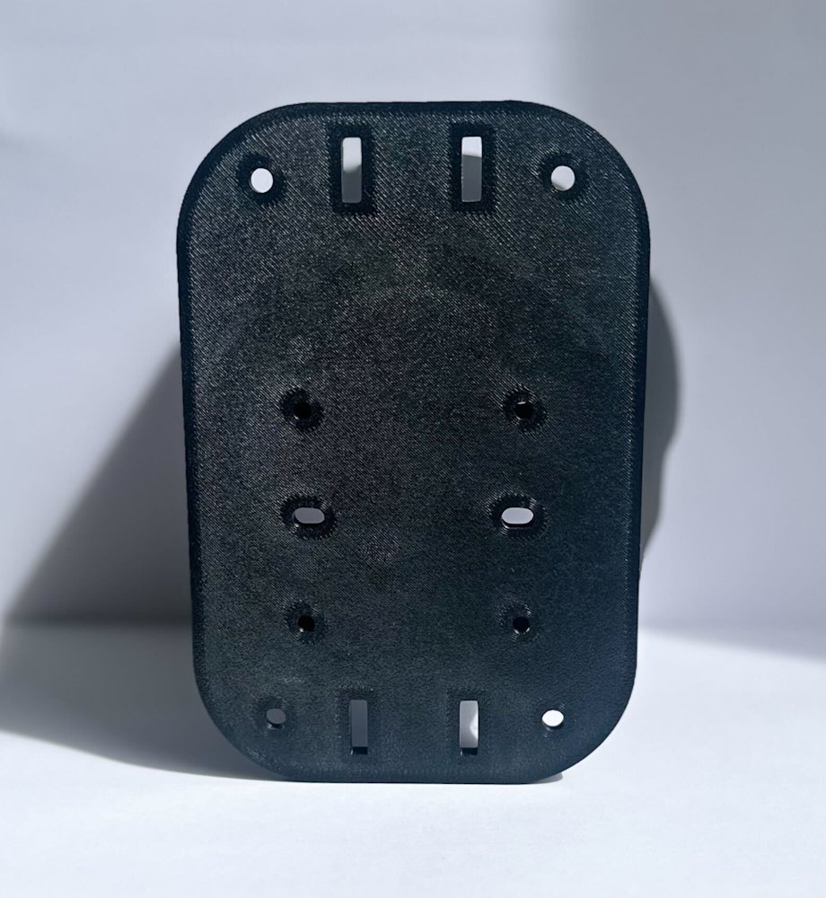 XtendLan Držák s krytem pro kameru UniFi G5 Turret Ultra a UniFi G6 Turret, plast odolný UV záření, venk. použití, černý