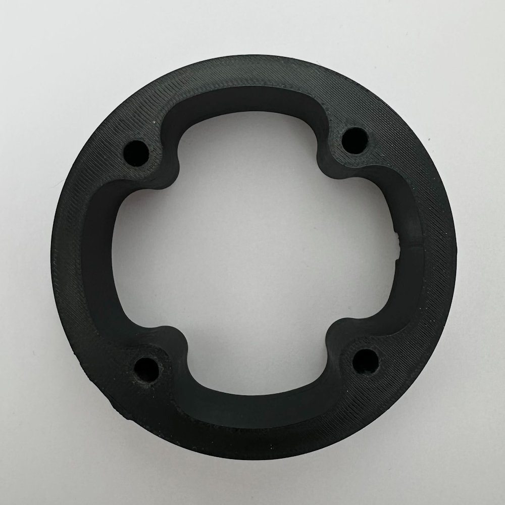 XtendLan Držák pro kameru UniFi G5 Turret Ultra a UniFi G6 Turret, plast odolný UV záření, venkovní použití, černý