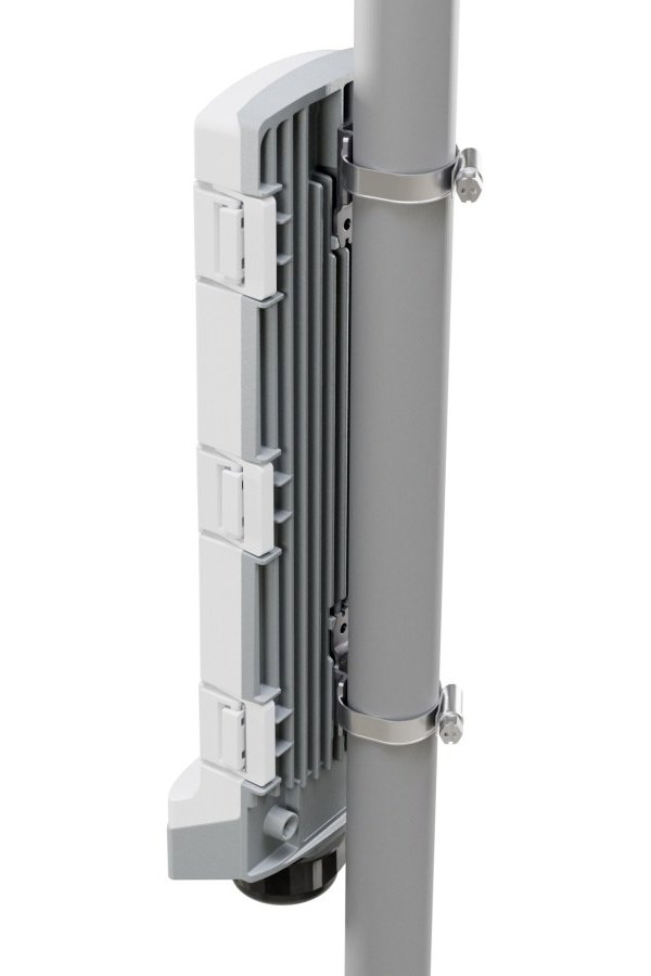 MikroTik GPERx6, 3x GbE, 3x SFP+ repeater, 160W