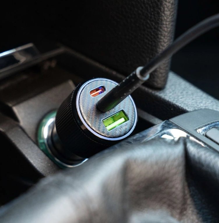 Swissten  Cl Adaptér 2X Usb-C Pd + Usb-A, 95W Černý