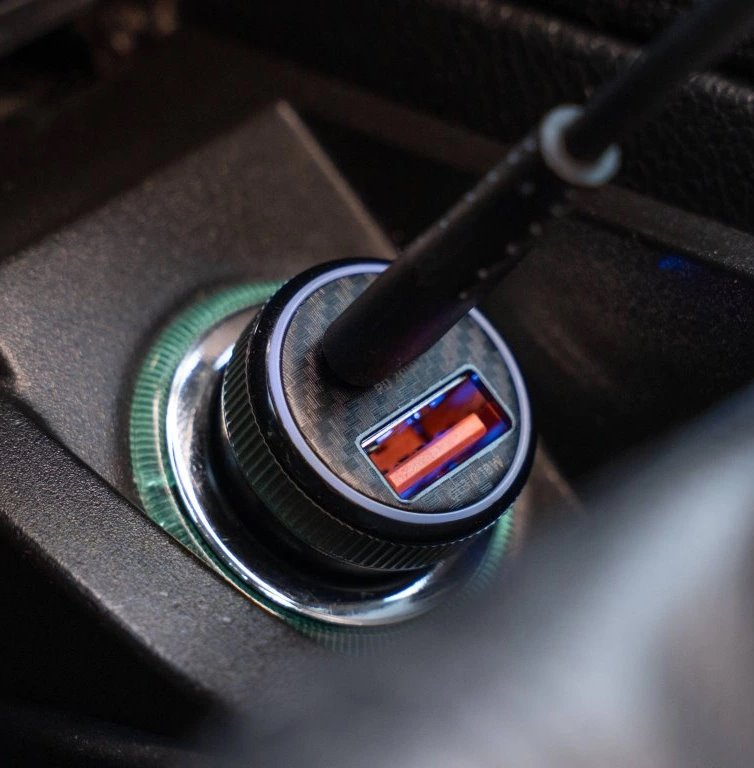 Swissten  Cl Adaptér Pd Usb-C Pd + Usb-A, 20W Černý