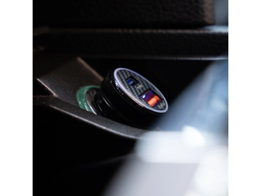 Swissten  Cl Adaptér Usb-C Pd + Usb-A, 20W Černý + Kabel Usb-C / Usb-C, 1 M