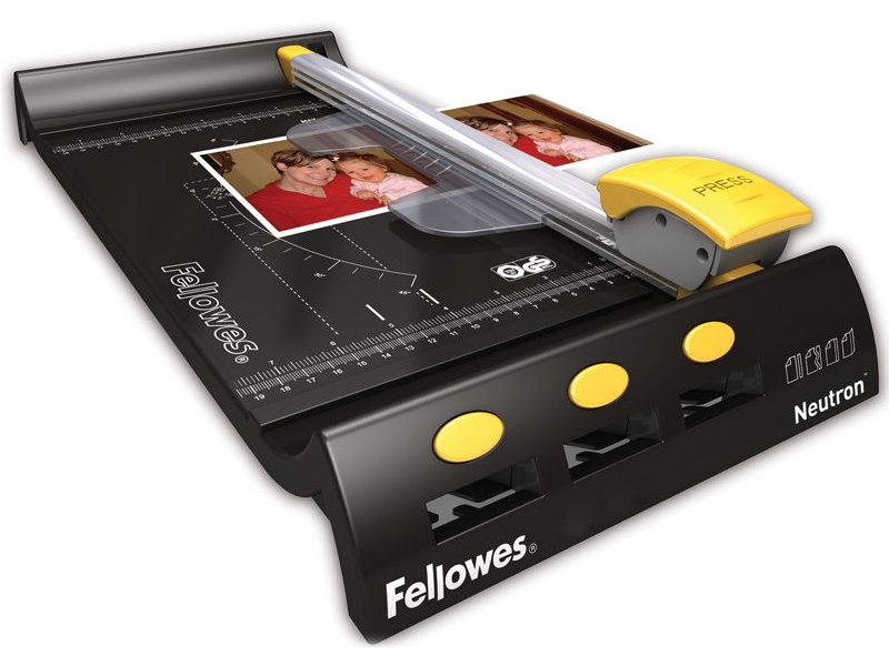 FELLOWES řezačka Neutron/ formát A4/ délka řezu 320 mm/ 10 listů 80g papíru/ plastová základna