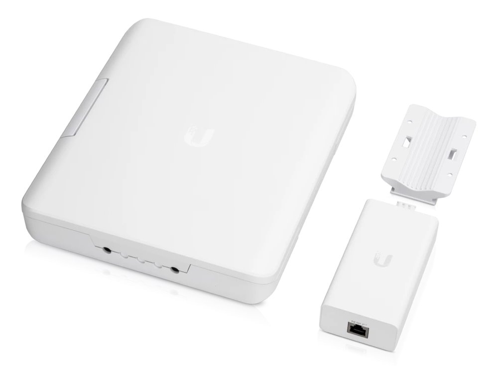 Ubiquiti USW Flex Utility - venkovní box pro UniFi Switch Flex, PoE adaptér v balení
