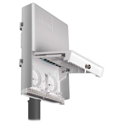 MikroTik netPower Lite 7R, 7x GbE PoE in, 1x GbE PoE out, 2x SFP+, SwOS, venkovní