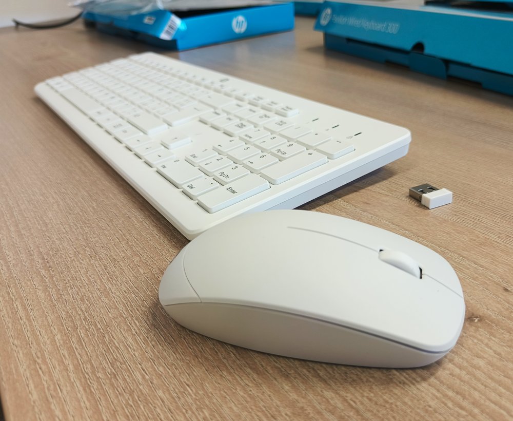 HP Bezdrátová klávesnice a myš HP 230 - bílá CZ/SK