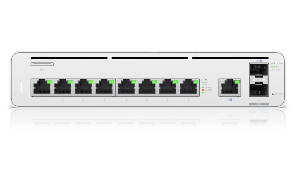 Ubiquiti UISP Console - Router, předinstal. UISP aplikace, 9x GbE port, 2x SFP+ port