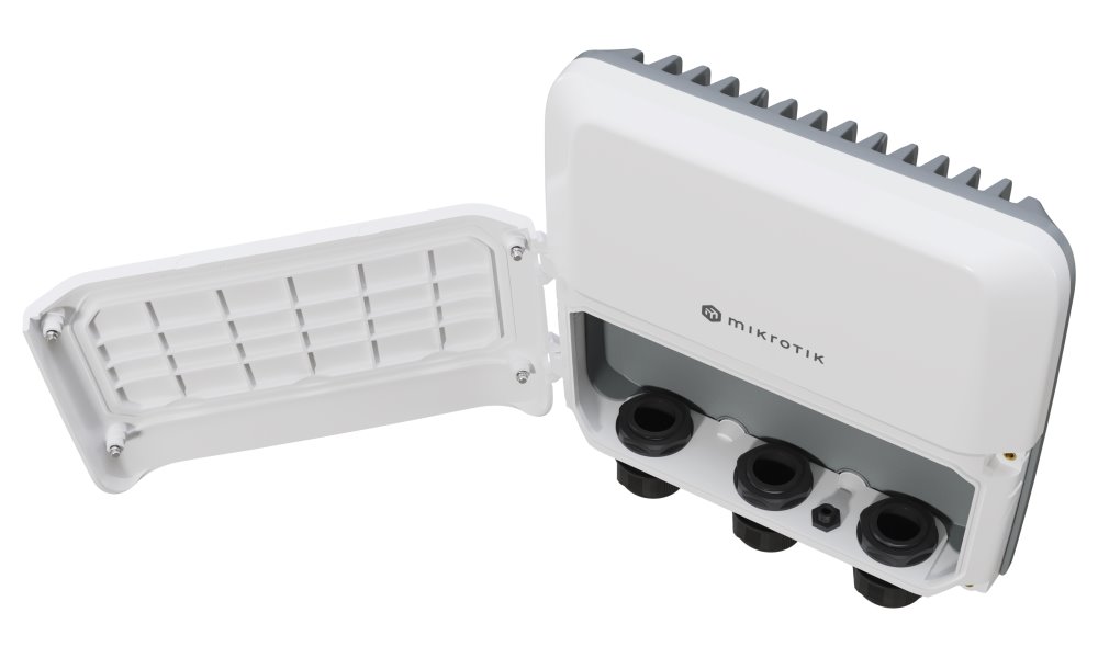 MikroTik RouterBOARD RB5009UPr+S+OUT, 4x 1,4 GHz, 7x Gbit PoE LAN, 1x 2,5 Gbit PoE LAN, USB 3.0, SFP+, L5