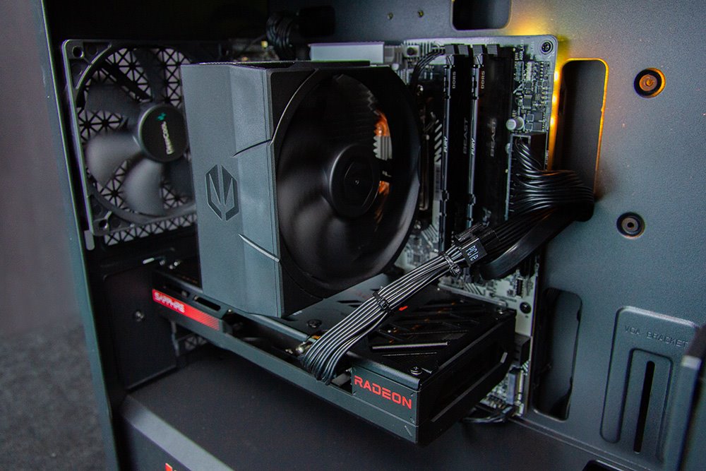 HAL3000 Online Gamer / AMD Ryzen 5 7600/ 32GB DDR5/ RX 7600/ 1TB PCIe SSD/ WiFi/ W11