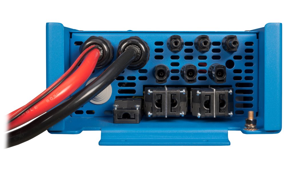 Victron EasySolar 12/1600/70 Hybridní solární jednotka s AC jističi