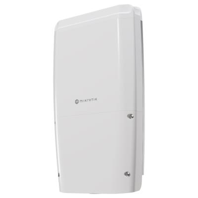 MikroTik FiberBox Plus CRS305, 4x SFP+, 1x GbE, PoE+ in 802.3af/at, IP66, L5